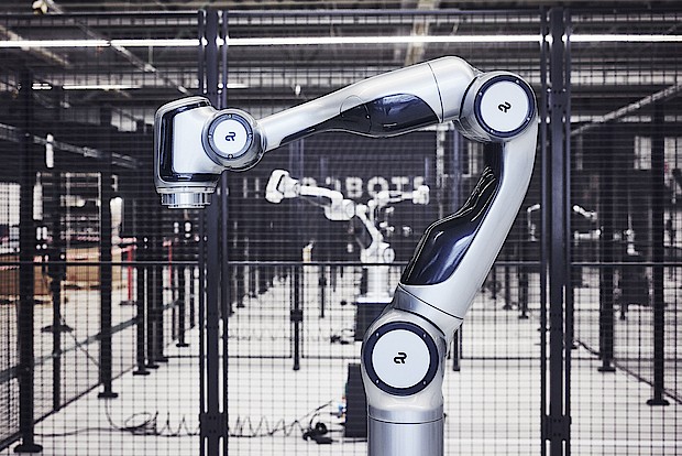 The robot Diana 7
